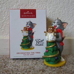 Tom and Jerry Decorating the Tree 2022 Hallmark ornament